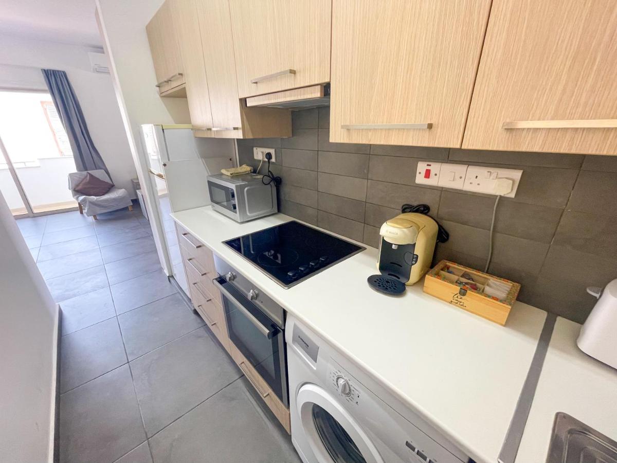 High Speed Holiday Apartment Larnaca Ngoại thất bức ảnh