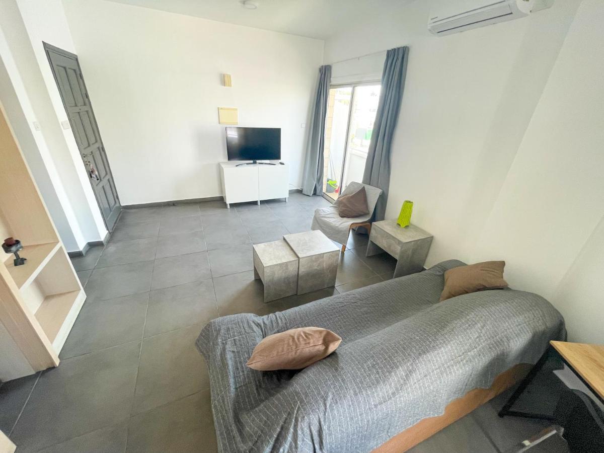 High Speed Holiday Apartment Larnaca Ngoại thất bức ảnh